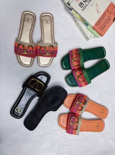 V089 SLIPPERS