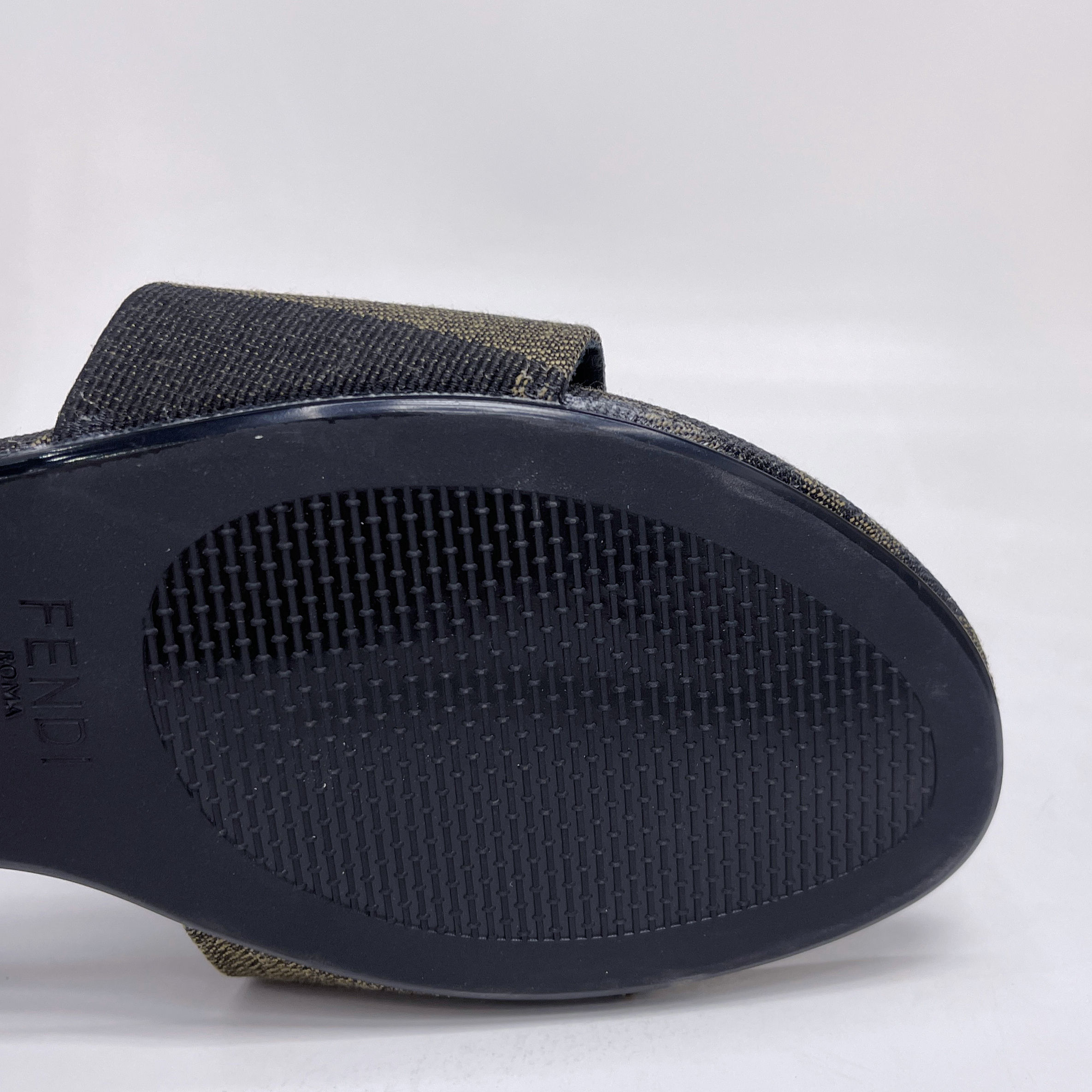 FENDI FD002 SLIPPERS