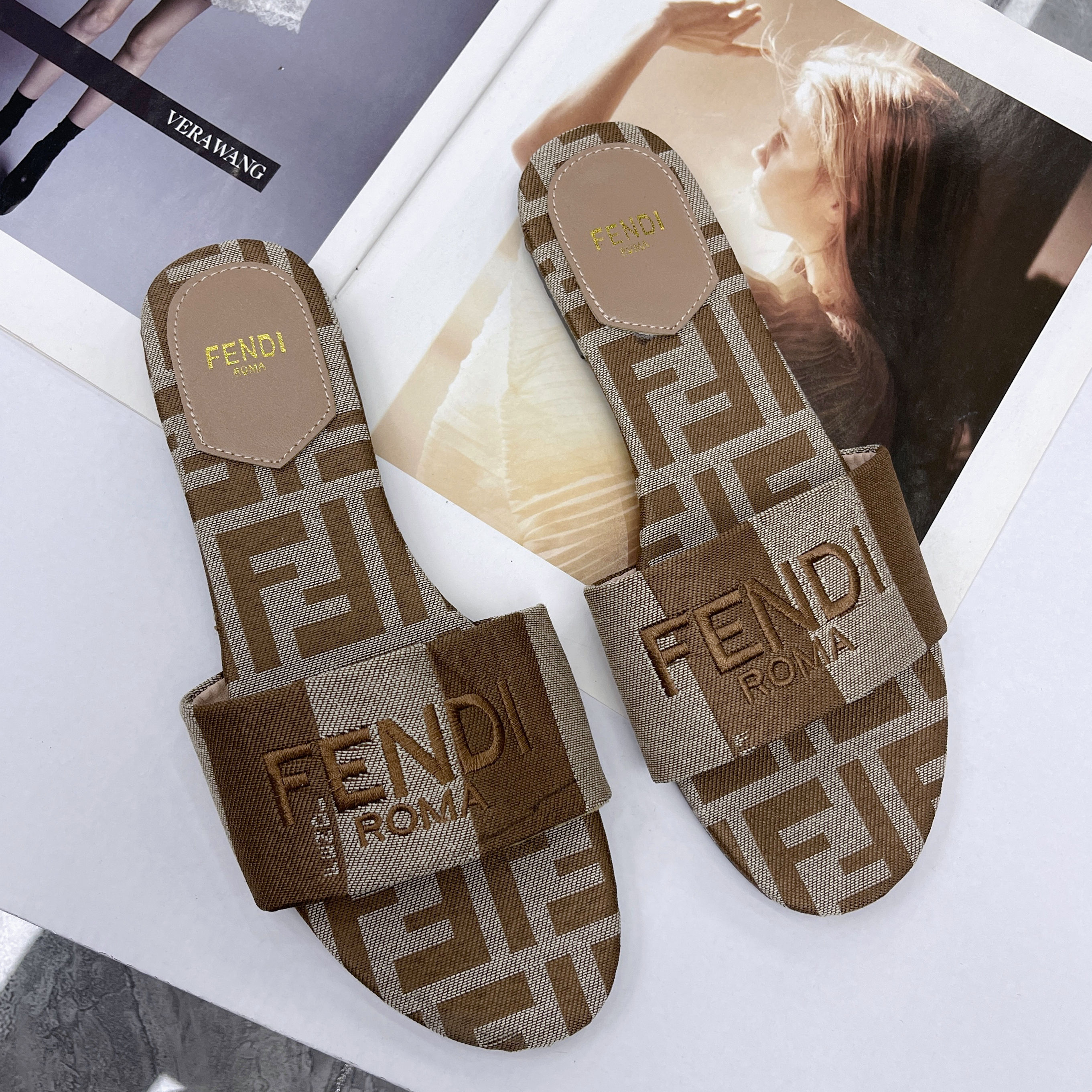 FENDI FD002 SLIPPERS